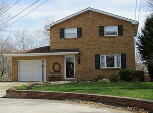 45 Lamplight Dr, Latrobe, PA 15650