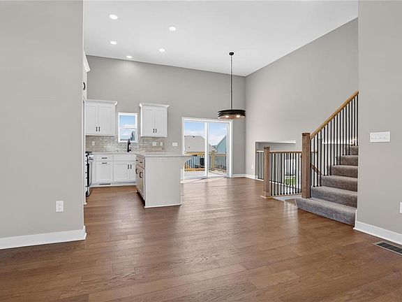 4th image of 16244 Giorgia St