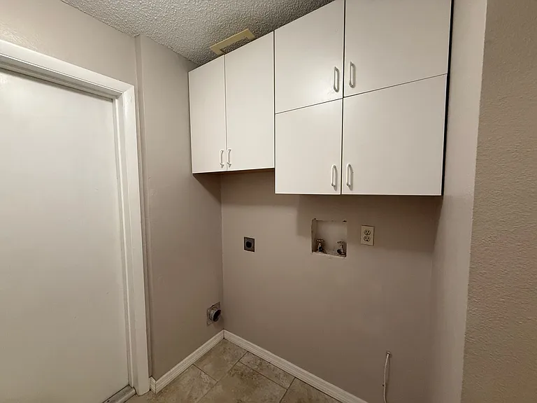 7733 Atherton Ave — Photo 23