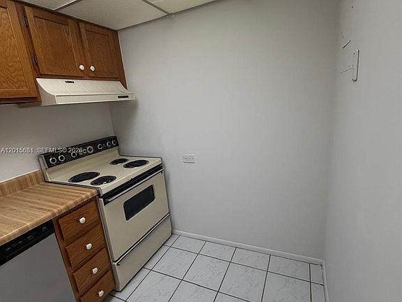 3rd image of 3720 Inverrary Dr APT 2K