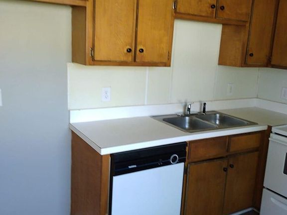 4th image of 1809 E Trail Dr SE
