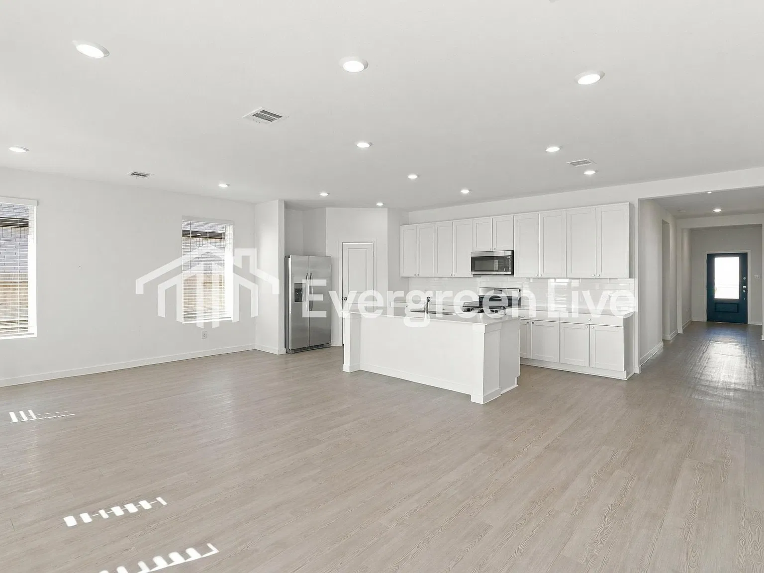 4 bed, 2.0 bath, 2083 sqft, $2,245 — Photo 4