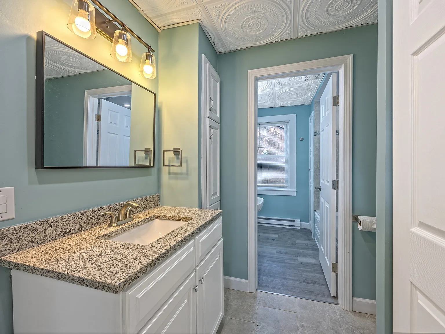 3 bed, 1200 sqft, $2,350 — Photo 3