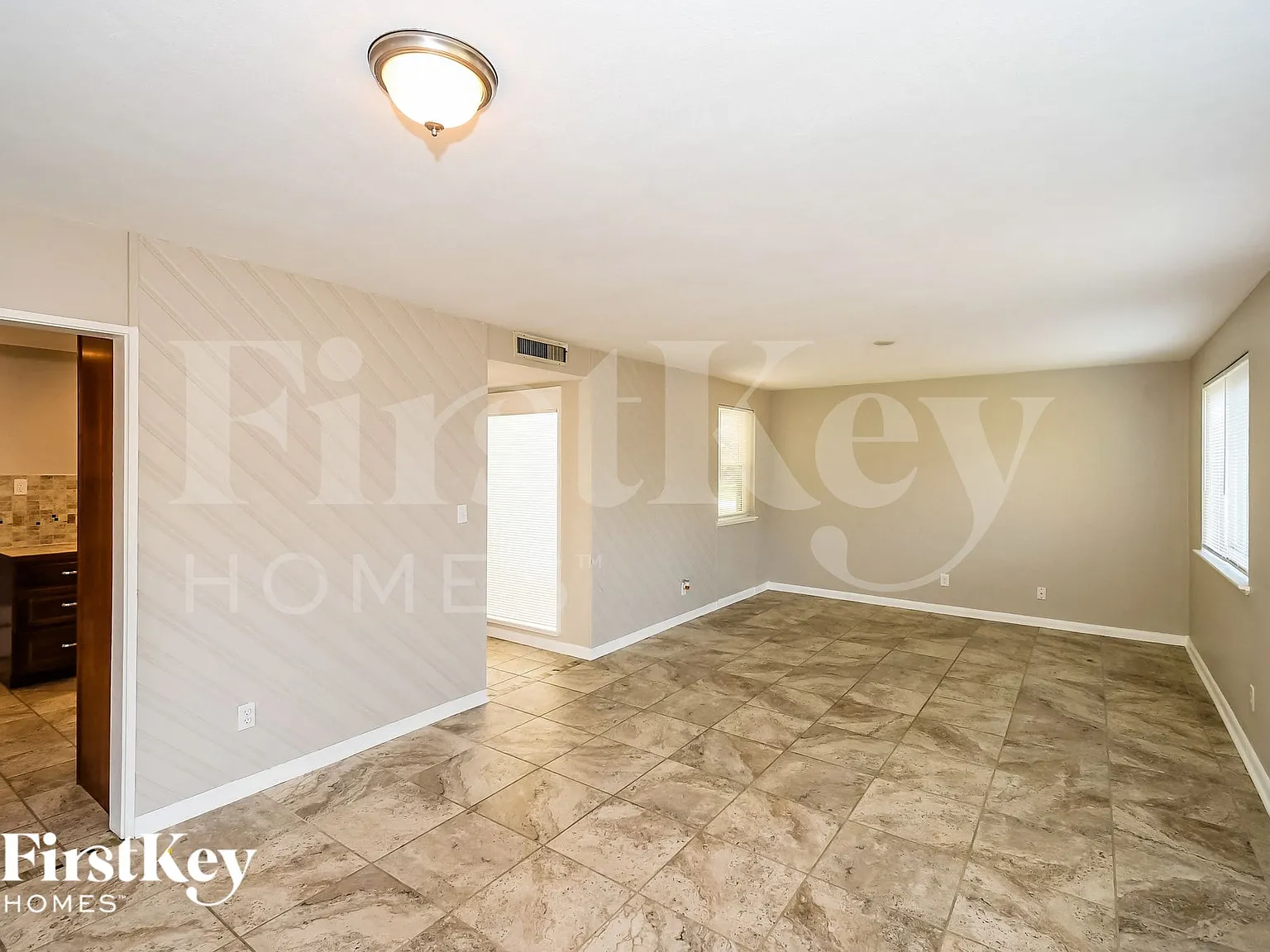 3 bed, 2.0 bath, 1251 sqft, $2,015 — Photo 3