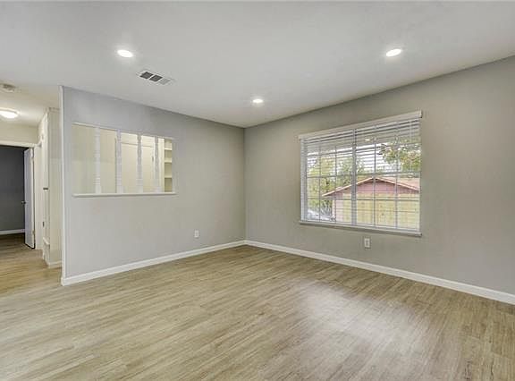 3rd image of 1204 Fairbanks Dr