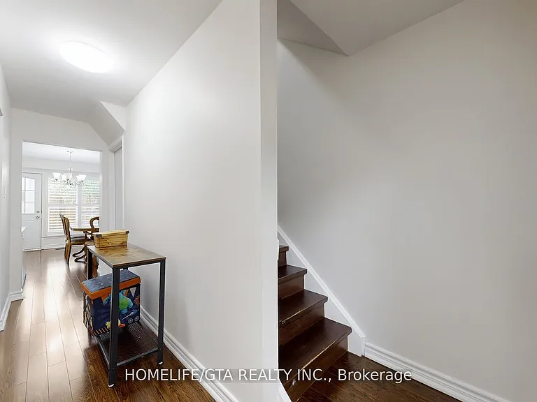 8 Whiteleas Ave — Photo 23