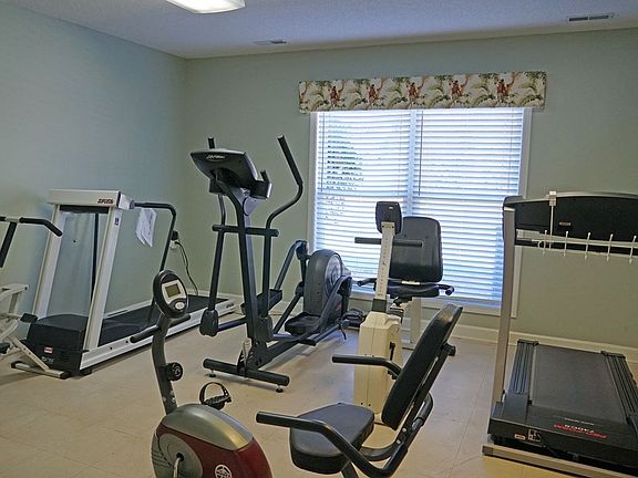 5th image of 117 Woodlake Dr