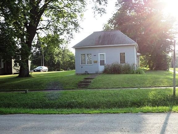 5th image of 901 N B St