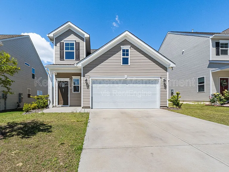 651 Manitou Cir — Photo 1