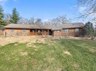 3503 Hickory Valley Rd, Center Point, IA 52213