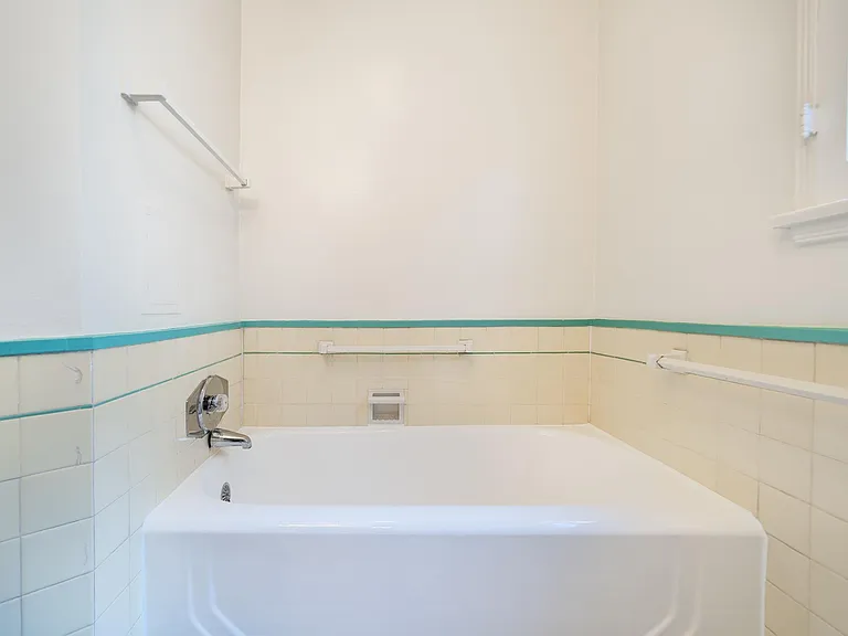 648 S Burnside Ave #650-1/2 — Photo 5