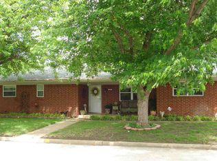102 N 12th Ave, Madill, OK 73446