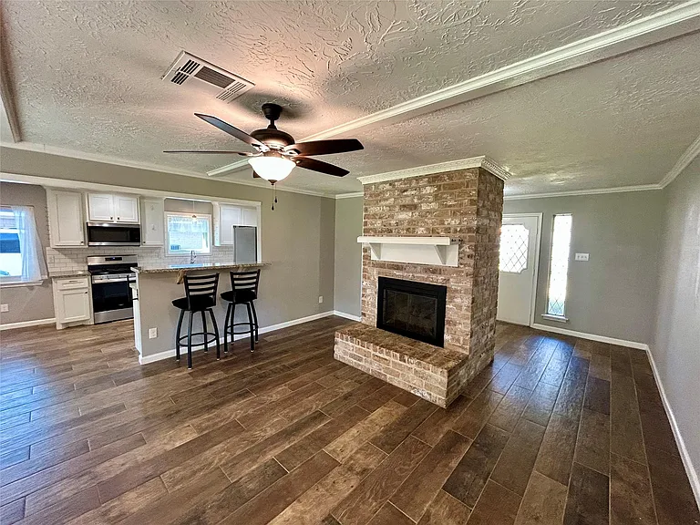 3319 Meadowcreek Dr — Photo 8