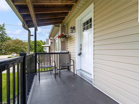 3rd image of 722 Burgess Ave