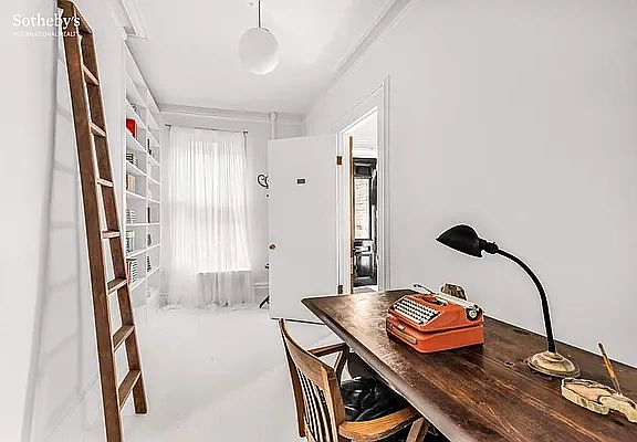 5th image of 255 E 78th St