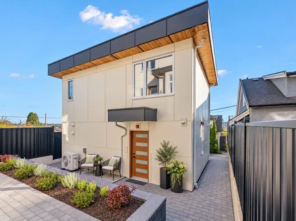 3036 E 5th Ave, Vancouver, BC V5M 1N8