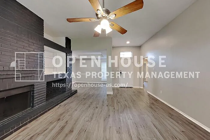 546 Newberry St — Photo 3