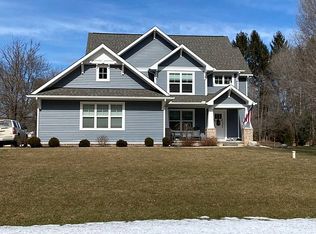 2669 Pine Shadow Ct, Pinckney, MI 48169