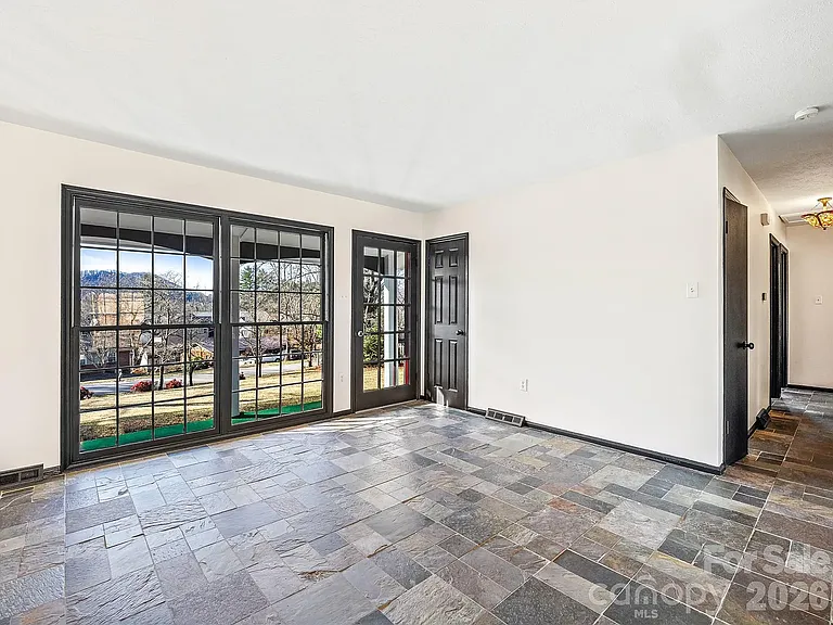 34 Southwicke Dr — Photo 8