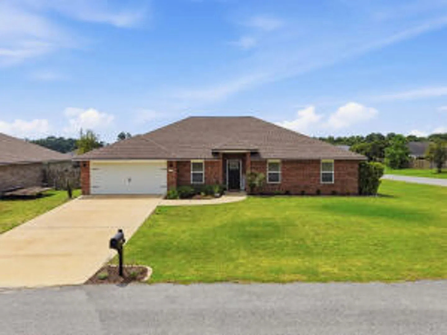 Gorgeous 4 Bedroom Home in Lee Farms — Photo 2