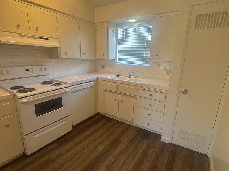 4232 E Dayton Ave #208 — Photo 8