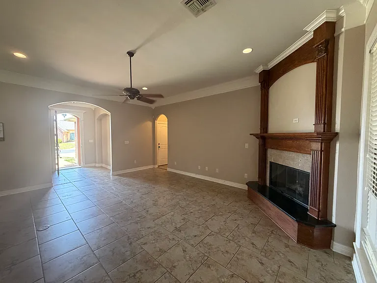 617 Alder Ln — Photo 4