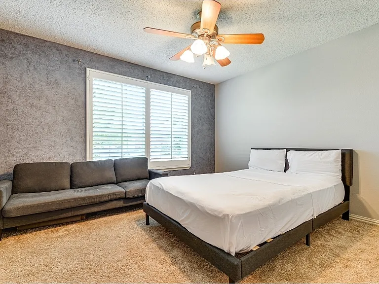 Saddle Dr — Photo 2