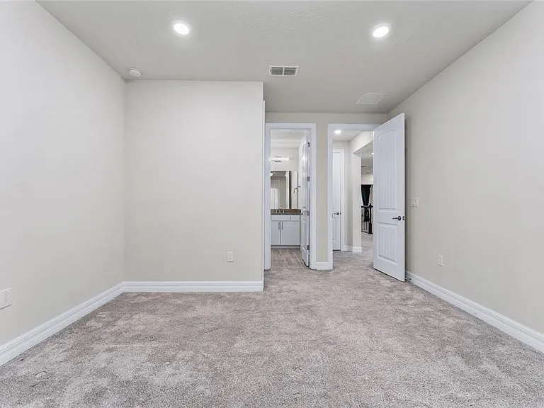 9242 Hanging Vine Ct — Photo 36