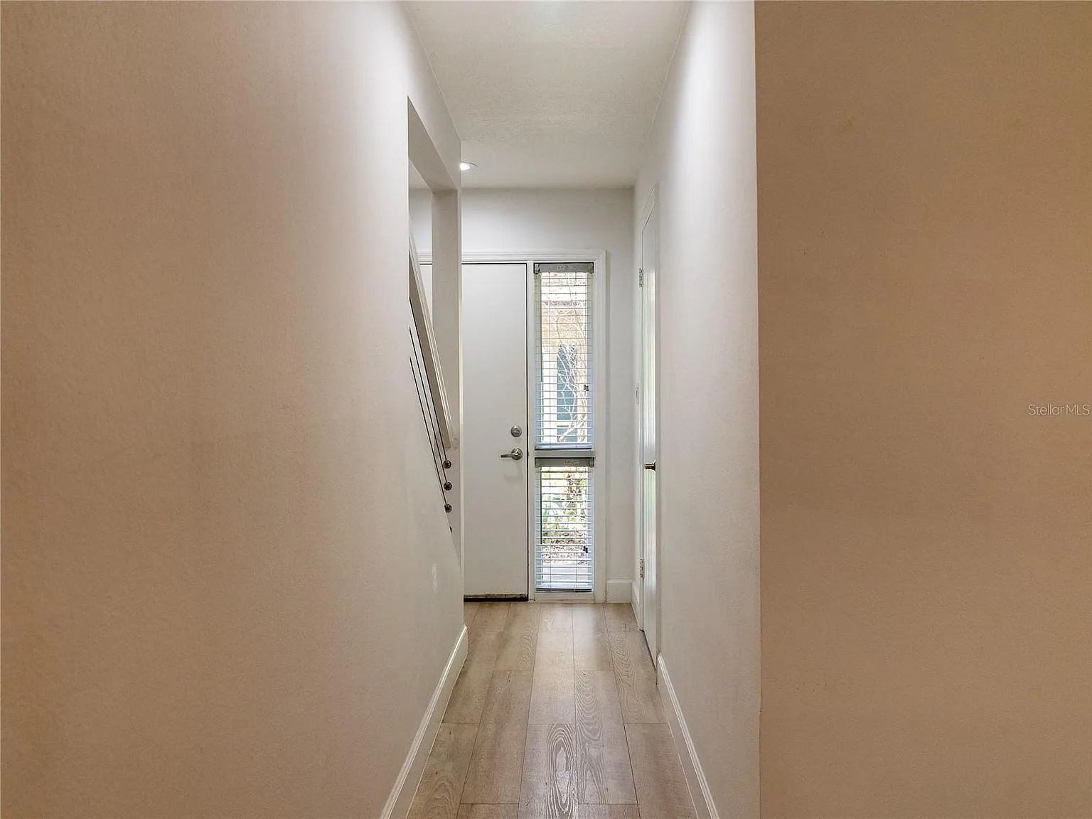 2 bed, 1100 sqft, $2,200 — Photo 2