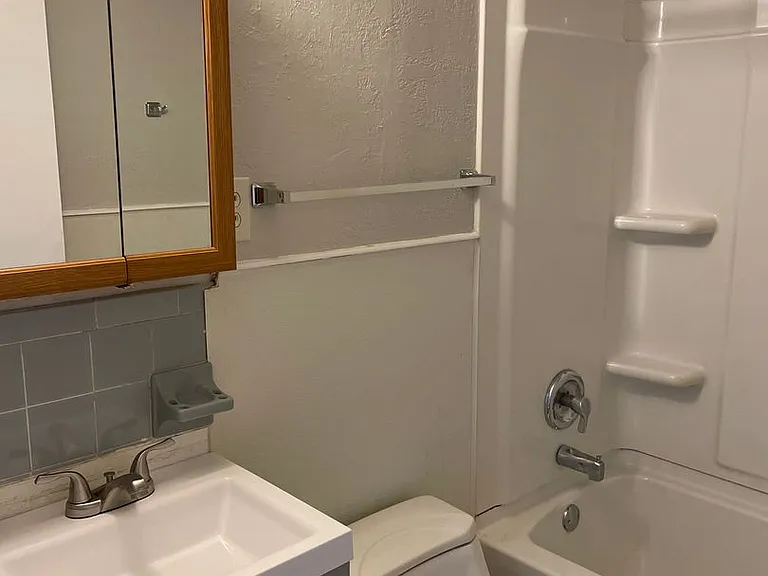 211 College Dr — Photo 25