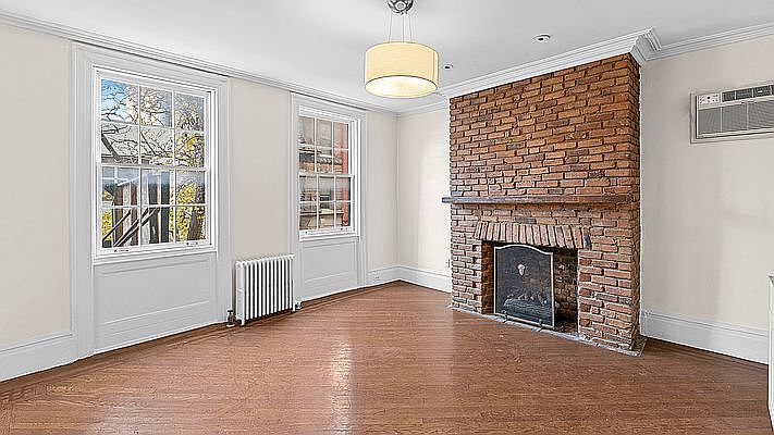 1st image of 25 Barrow St #2