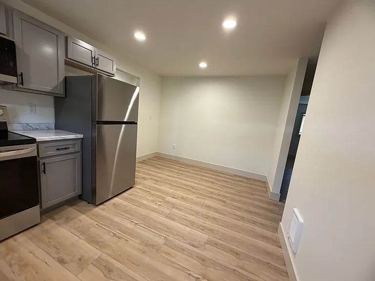 218 W Nevada St — Photo 4