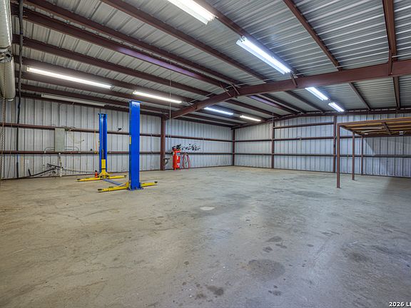 3rd image of 353 Jackson