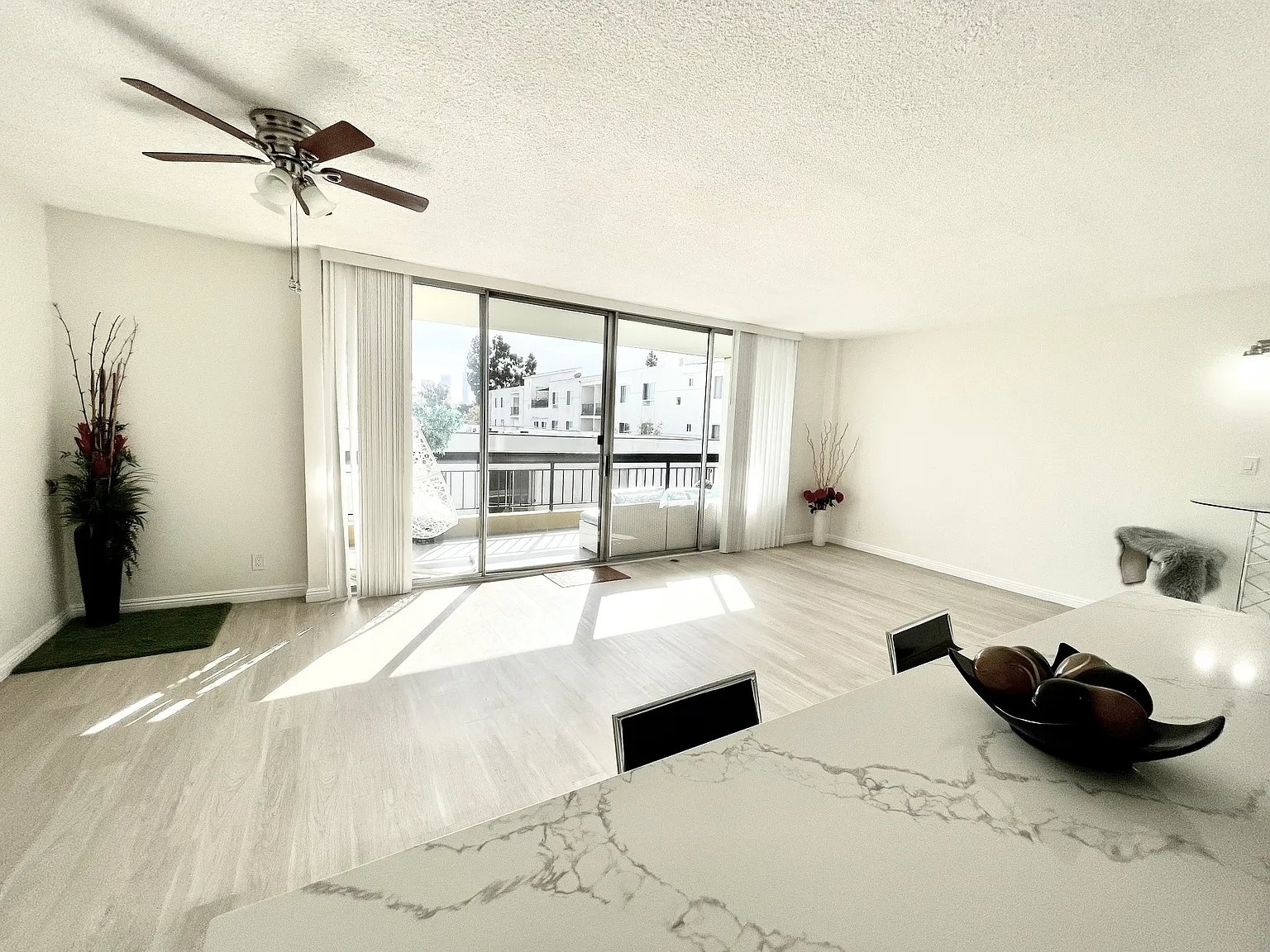 Occidental Towers Apartments — Photo 3