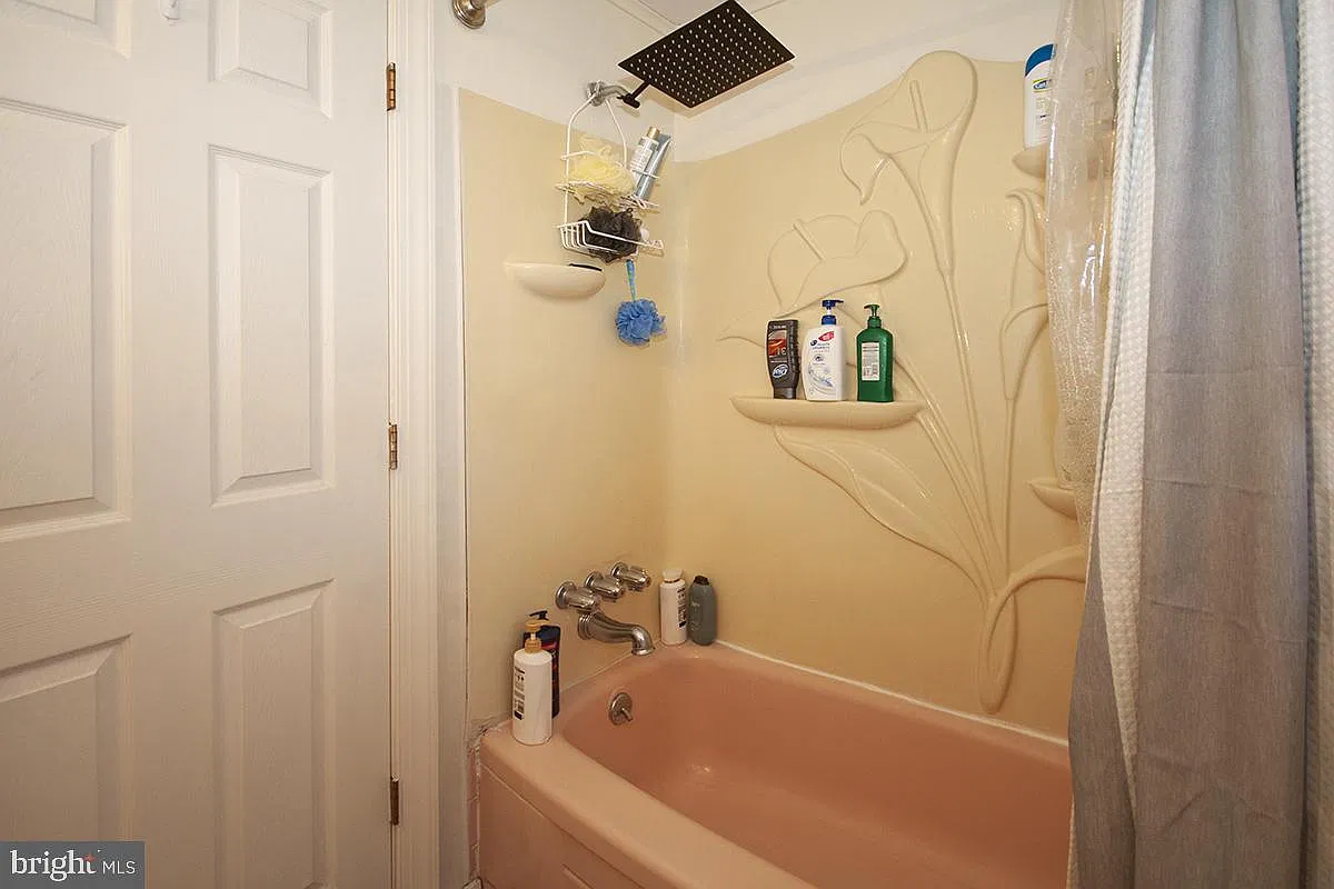 4 bed, 4.0 bath, 1714 sqft, $2,850 — Photo 2