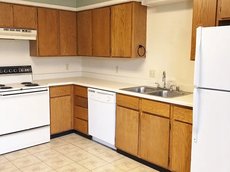 2121 S Loop 289 #B — Photo 5