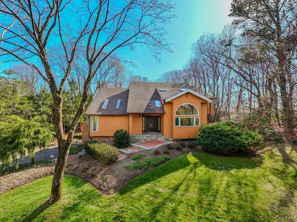 4 Ernest Court, Kings Park, NY 11754