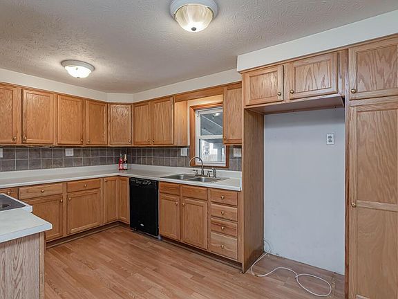 3rd image of 4018 Vermilion Ave