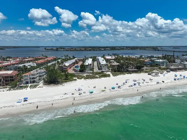 1423 Gulf Dr N, Bradenton Beach, FL 34217