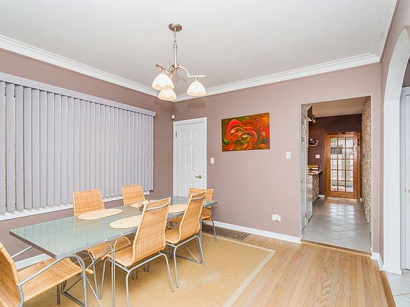 4th image of 5529 W Newport Ave