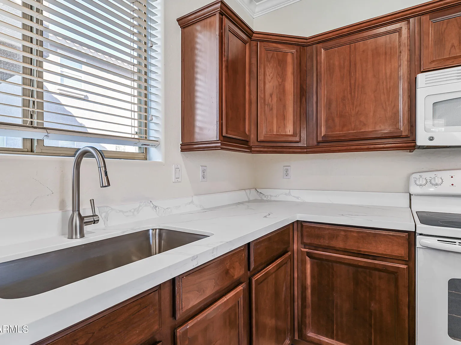 4 bed, 2.5 bath, 2160 sqft, $2,495 — Photo 3