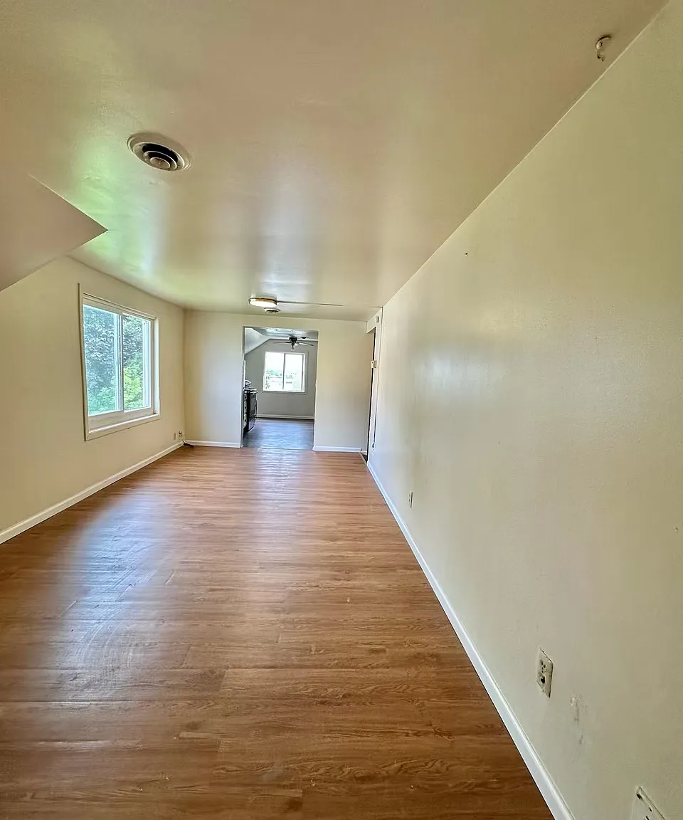 2 bed, 900 sqft, $1,100 — Photo 2