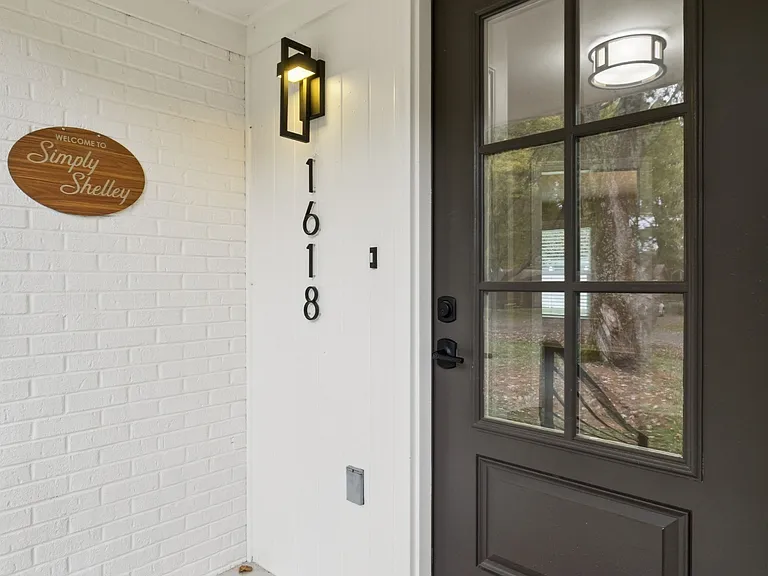 1618 Shelley St — Photo 7