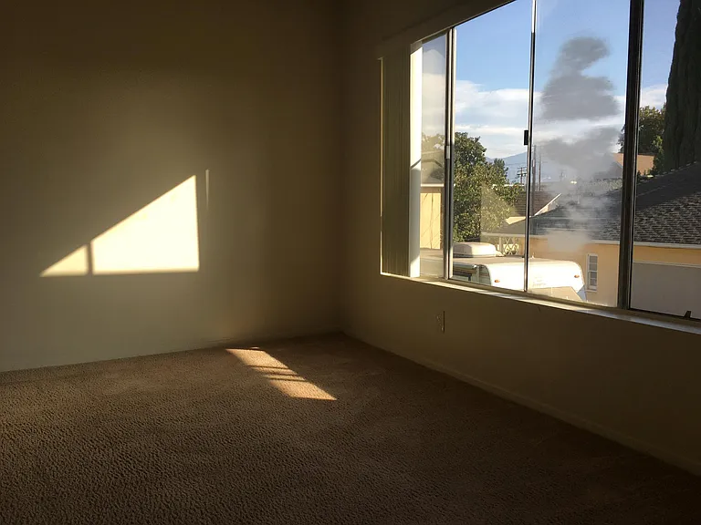 119 W Live Oak St #G — Photo 3