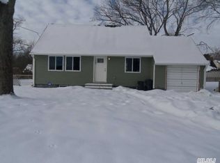 108 Applegate Dr, Central Islip, NY