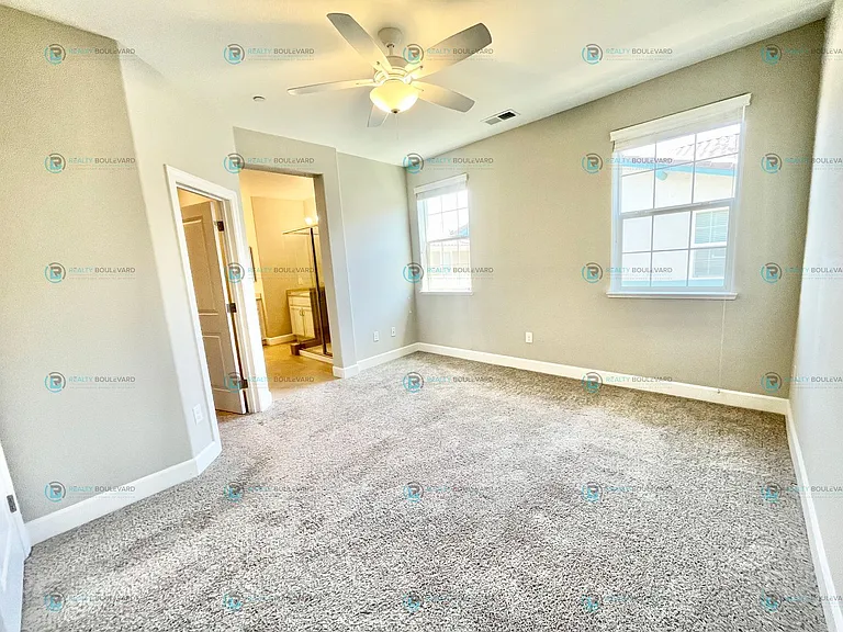 1815 Dark Horse Rd #B — Photo 32