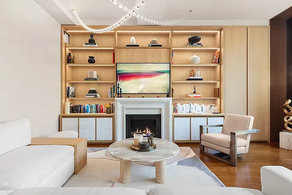 Living room, photo 2