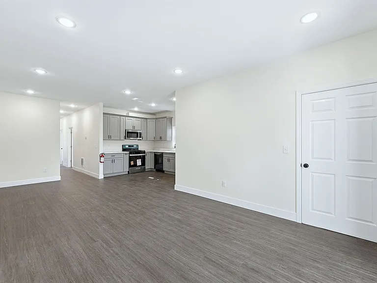 392 S 19th St #2 — Photo 2
