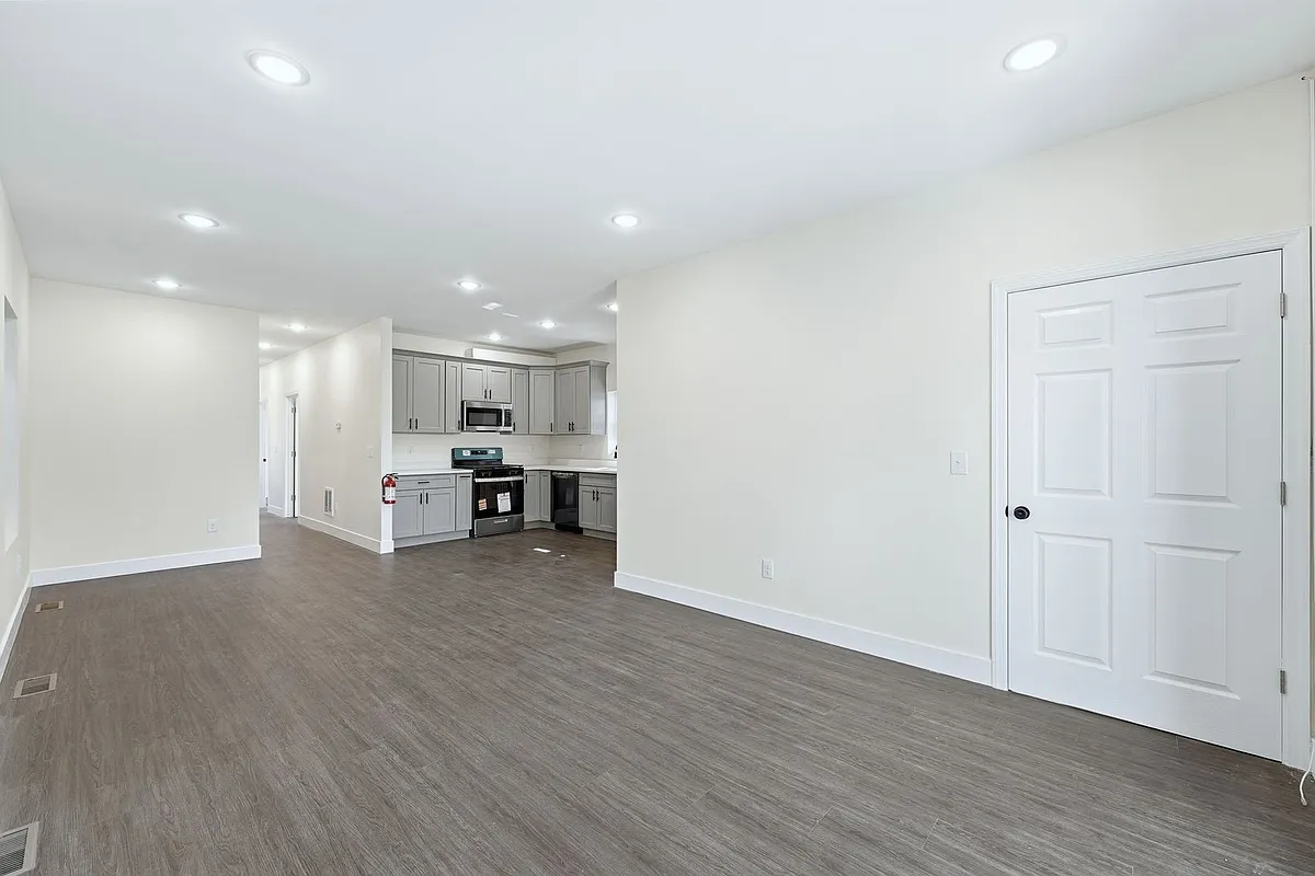 Building Photo - 392 S 19th St #2
