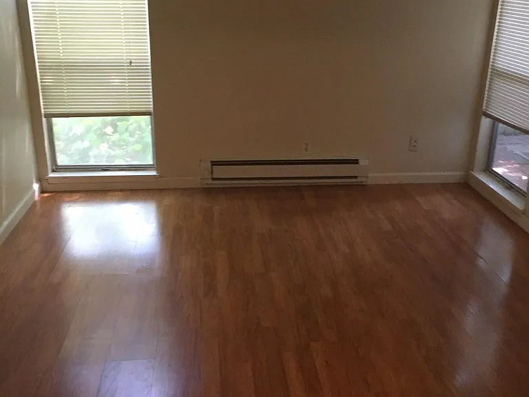1305 Boulevard Way #105 — Photo 4